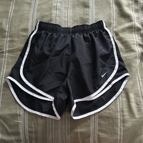 Nike shorts - Picture 3 of 4